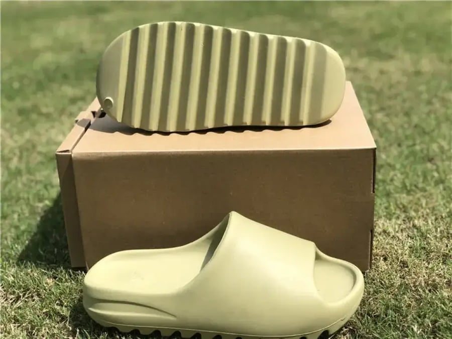 YEEZY FOAM RUNNER "ararat"