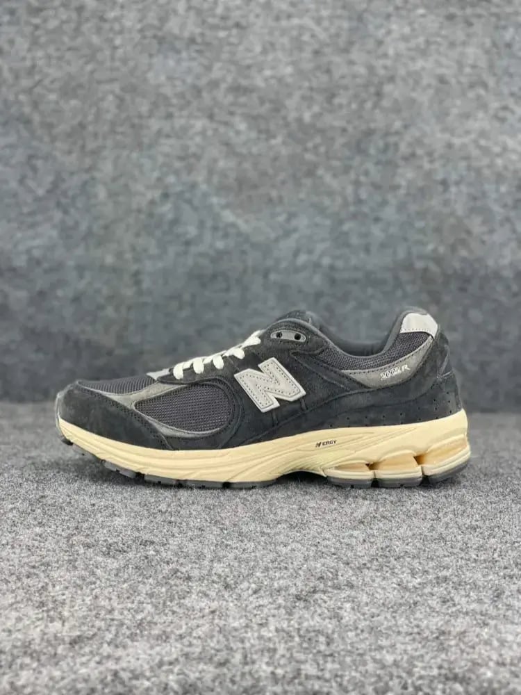 New Balance 2002R 'gray dark'