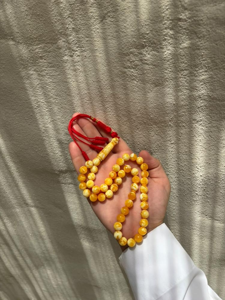 لون الكهرمان
