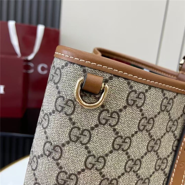 GUCCI Emblem Large Tote Bag