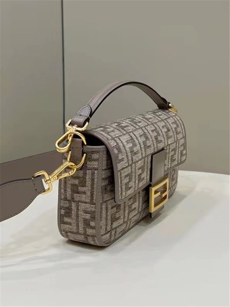 FENDI Baguette Shoulder Bags