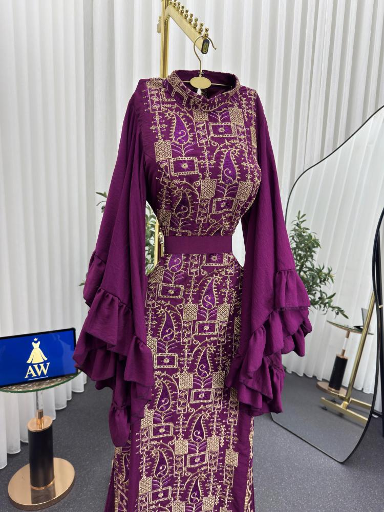 Elegant jalabiya with gold embroidery available for immediate delivery. Jeddah-Makkah delivers within two hours, and Riyadh-Taif-Medina and other areas deliver within 24 hours only.