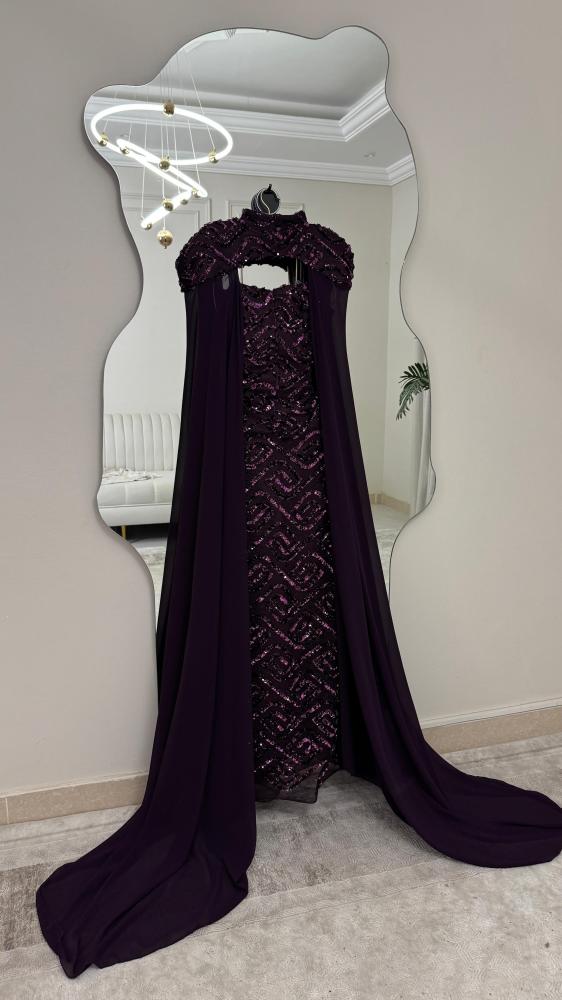 Evening dress decorated with shiny sequins available for immediate delivery Jeddah-Makkah, you will receive it within two hours, and Riyadh-Taif-Medina and other areas will receive it within 24 hours only.
