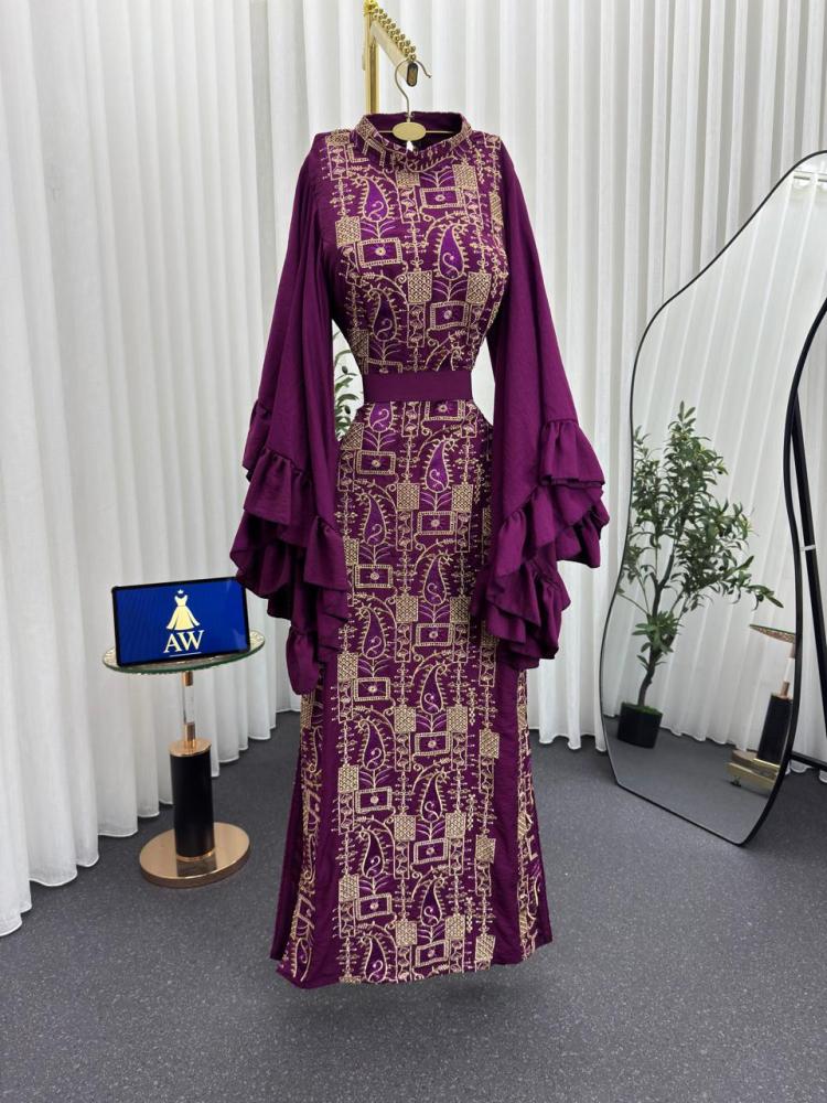 Elegant jalabiya with gold embroidery available for immediate delivery. Jeddah-Makkah delivers within two hours, and Riyadh-Taif-Medina and other areas deliver within 24 hours only.