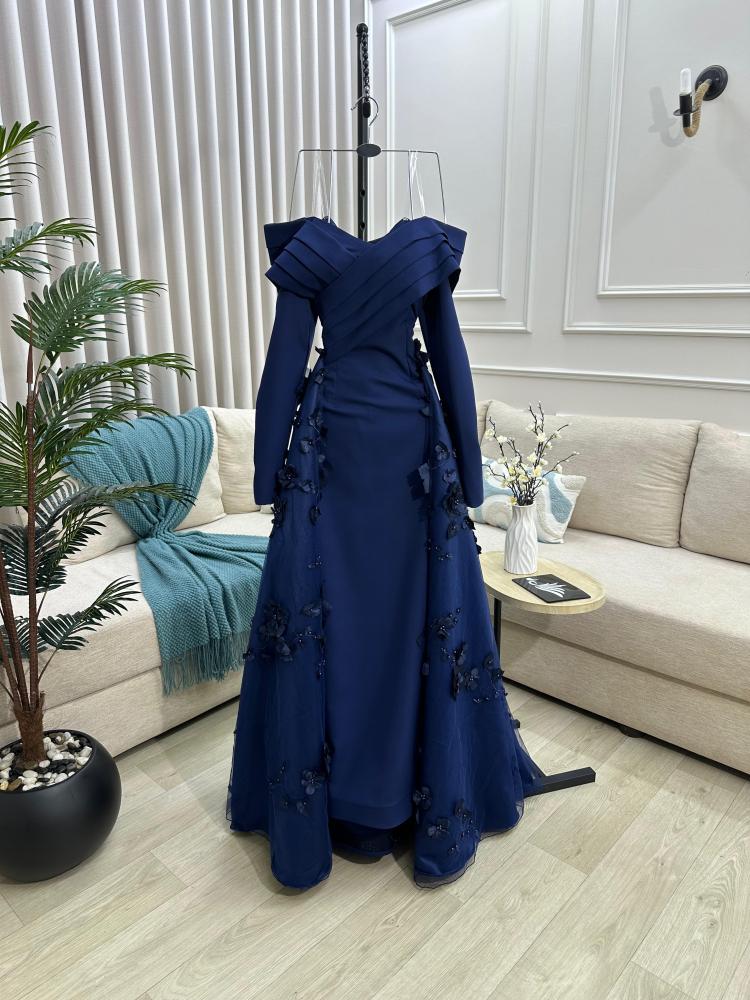 Long-sleeved dress with exposed shoulders available for immediate delivery Jeddah-Makkah, you will receive it within two hours, and Riyadh-Al Taif-Al Madinah and other areas will receive it within 24 hours only.
