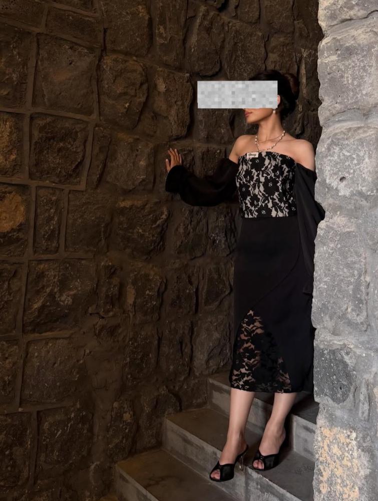 Midi dress with lace and separate sleeves