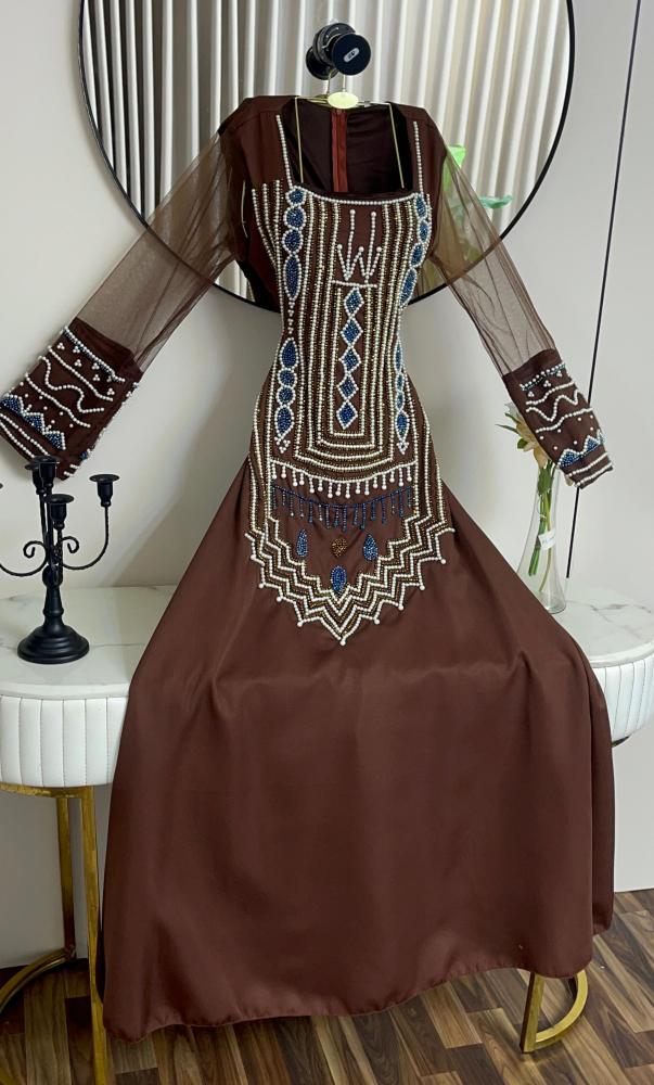Emirati embroidery bag with traditional design combining authenticity and luxury
