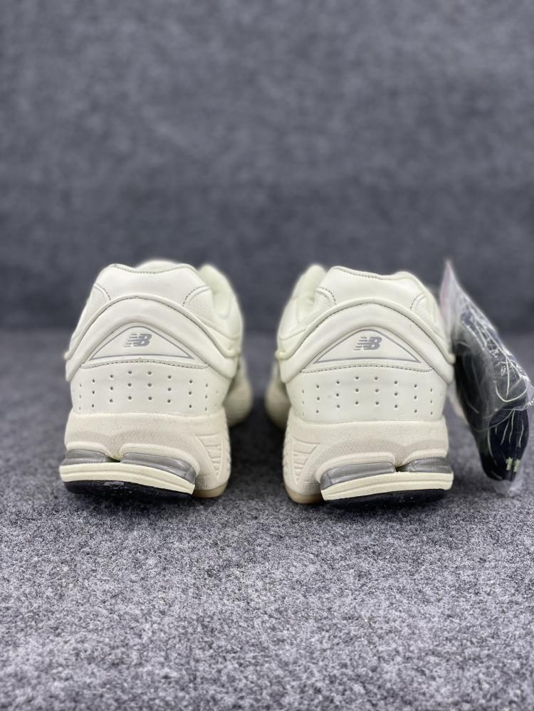 NEW BALANCE 2002