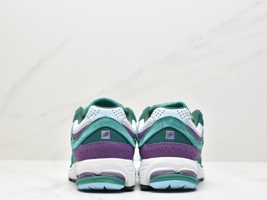 NEW BALANCE 2002