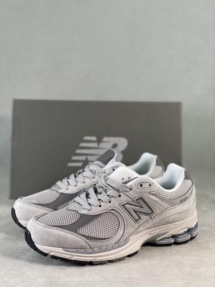 NEW BALANCE 2002