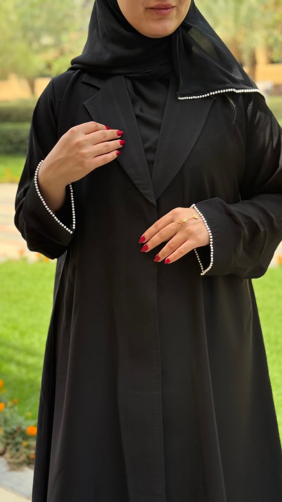عباية كريب ملكي مزينه باللؤلؤ ..