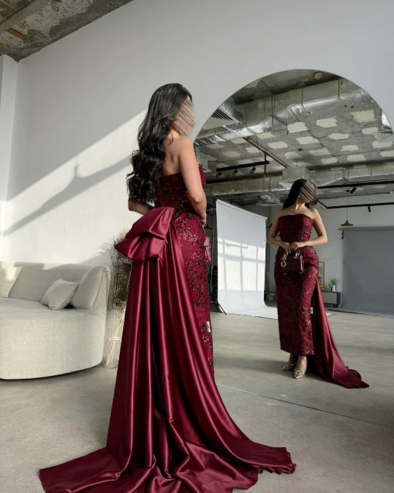 فستان سهرة برغندي بذيل