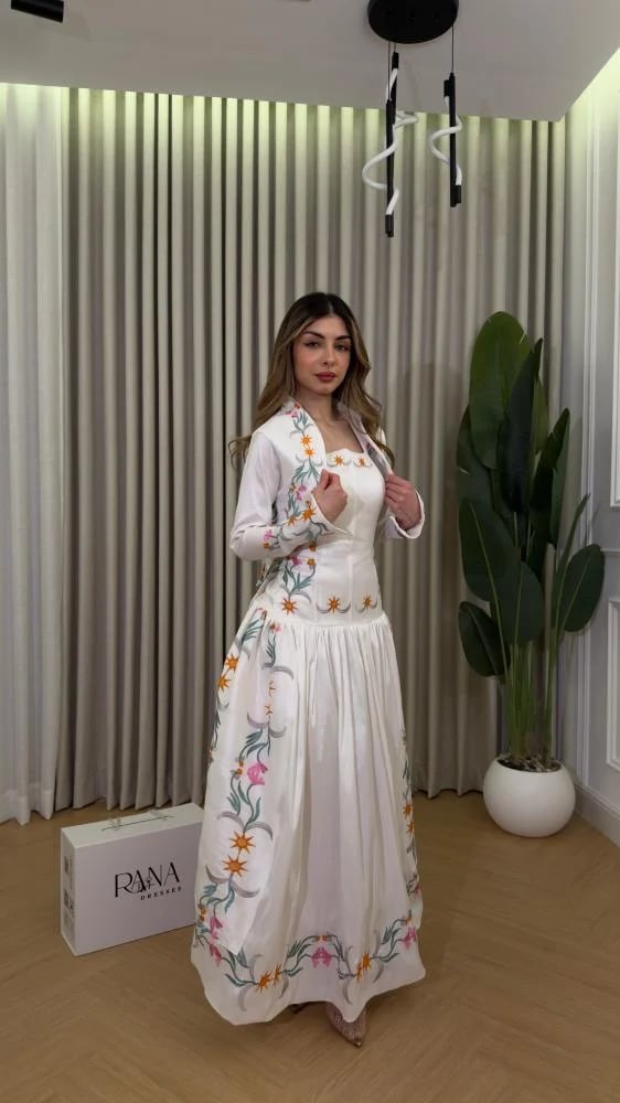 فستان أنثوي بنقوش زهرية راقية