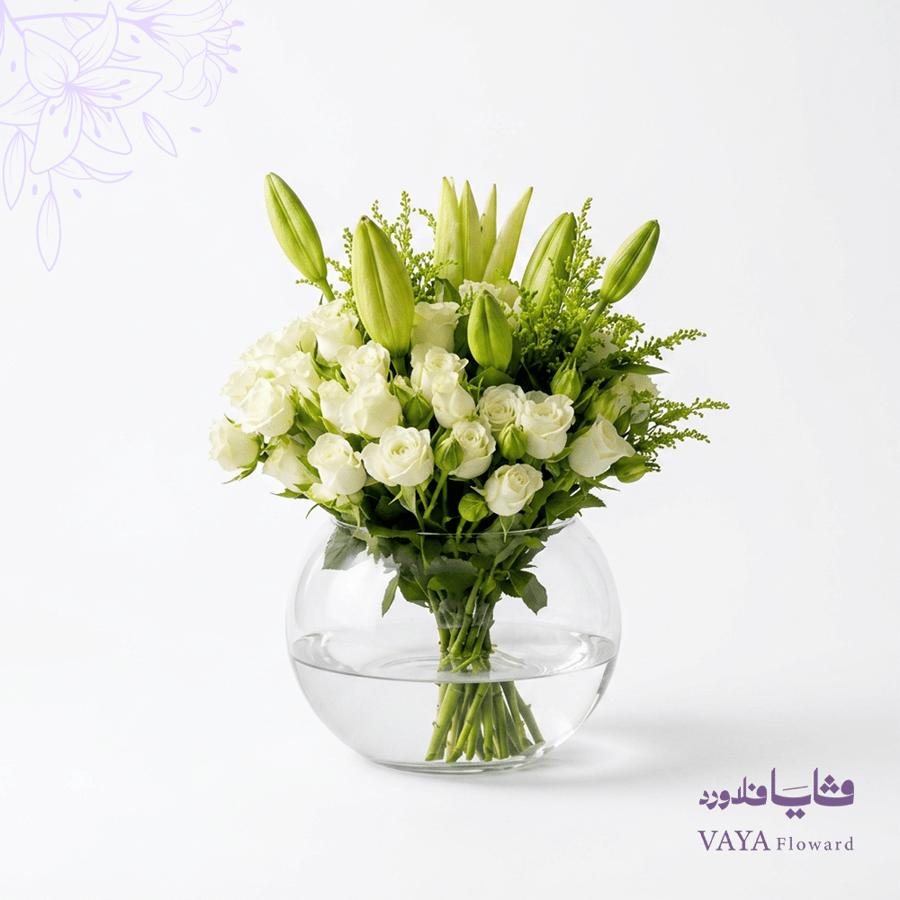 فازة ورد وزنبق أبيض