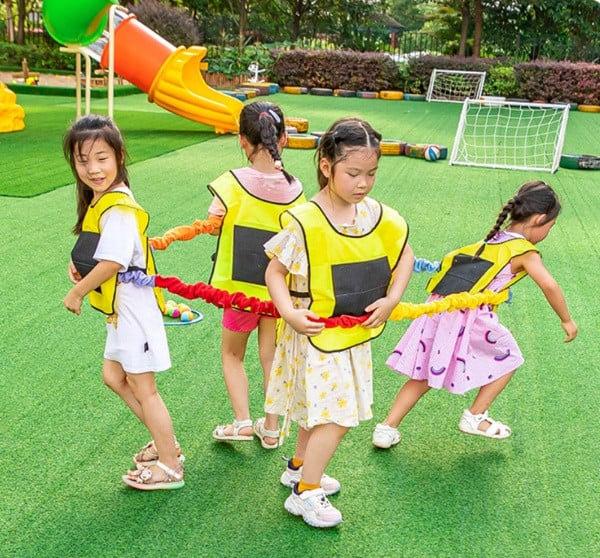 Challenge jacket and resistance rope for children
