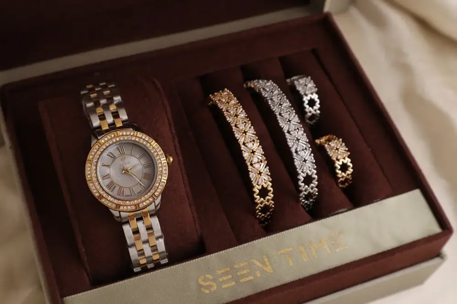 طقم ساعة نسائية SEEN TIME دائرية لونين بميناء رمادي