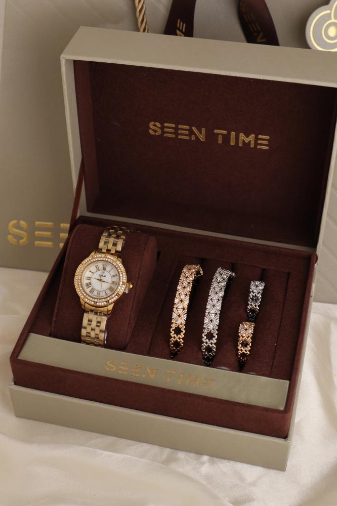طقم ساعة نسائية SEEN TIME دائرية ذهبية بميناء أبيض