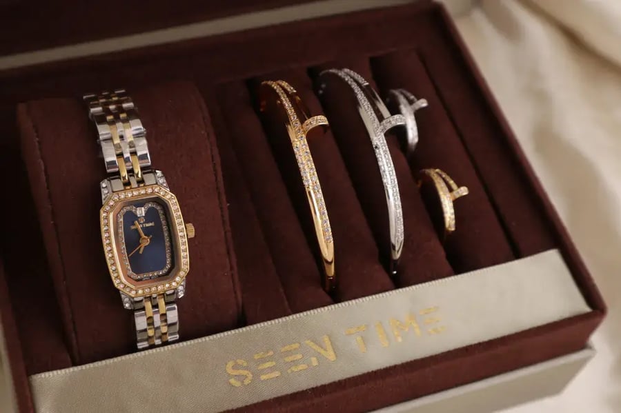 طقم ساعة نسائية SEEN TIME مرصعة ثنائي اللون بميناء كحلي