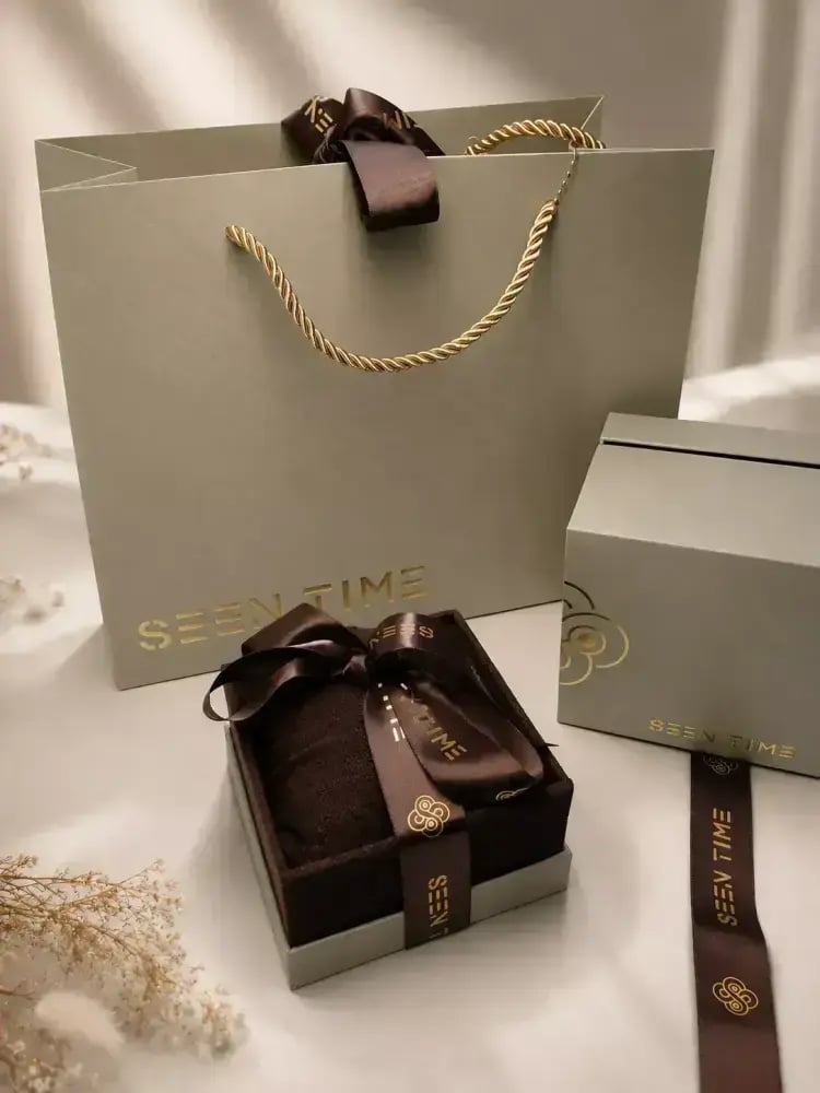 ساعة رجالية من سين تايم بتصميم رياضي عصري يجمع بين الأناقة والطابع العملي ميناء كحلي سوار كحلي هيكل اسود