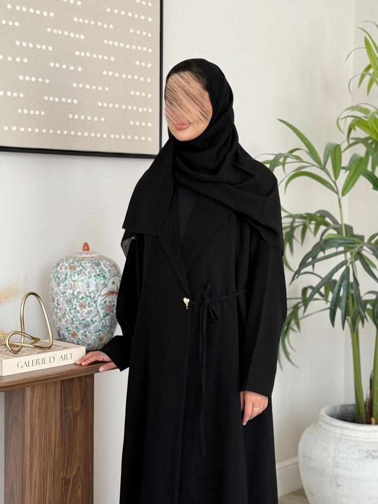 Heart ( عباية بياقة وحبال ربط وزرار قلب )