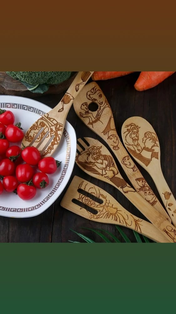 ملاعق خشبيه الجميله و الوحش 28 سم تقريبا