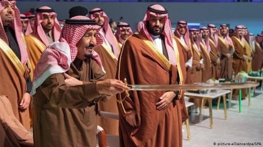 صورة تركب على الزجاج الأمامي أو الزجاج الخلفي
