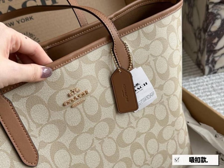 شنطة كتف من كوتش هاي كواليتي
