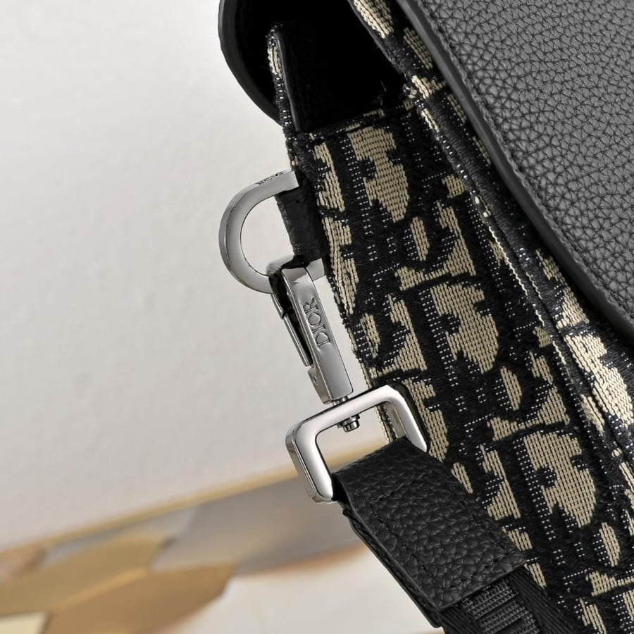 حقيبة يد كلاتش ديور Dior A5 Pouch شامل تغليف الماركة