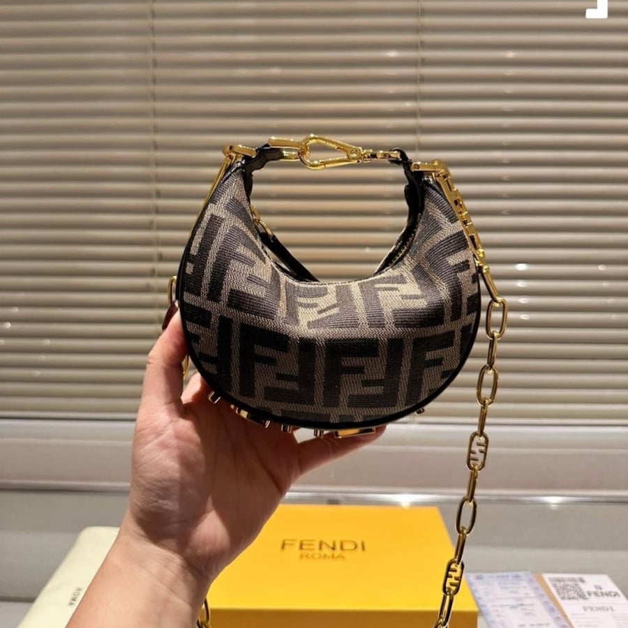 شنط طبق الاصل
