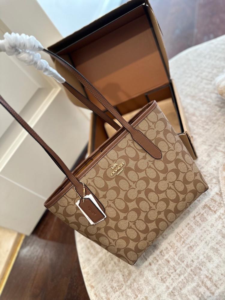 Small Coach Master Tote bag with dust bag