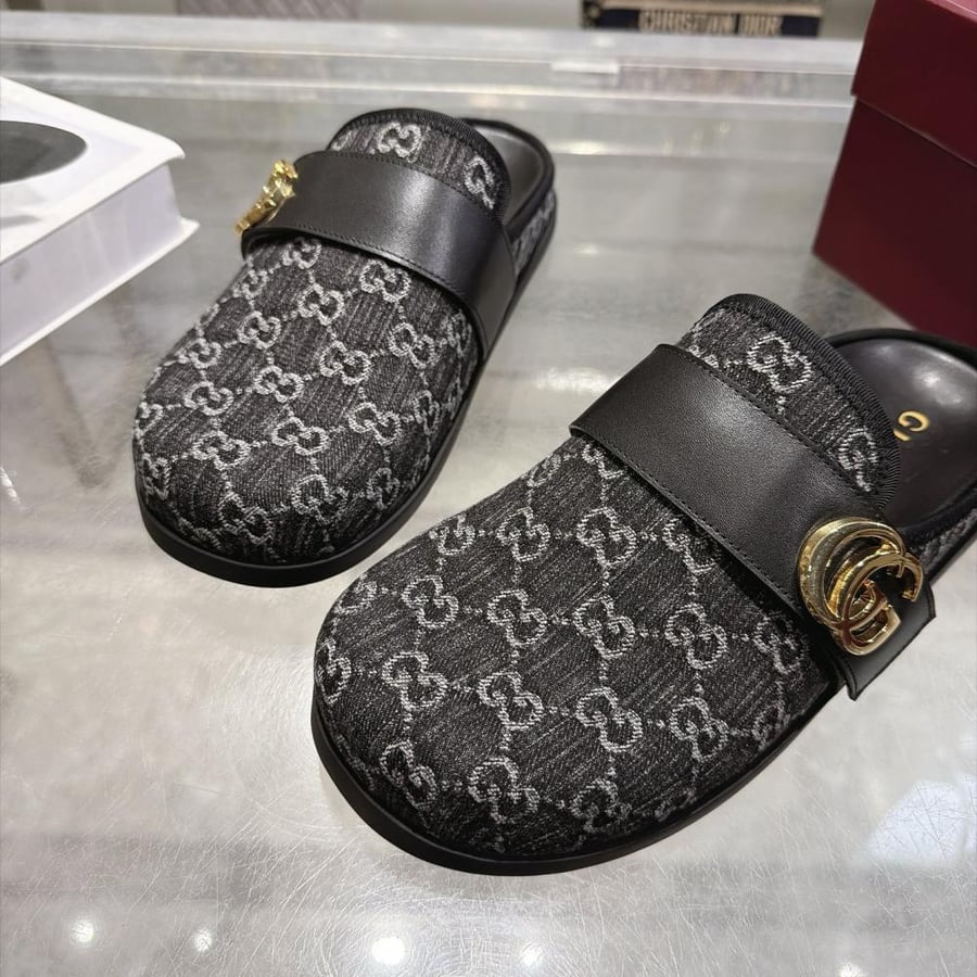 صندل غوتشي GG الفاخر بإبزيم معدني ذهبي للجنسين
