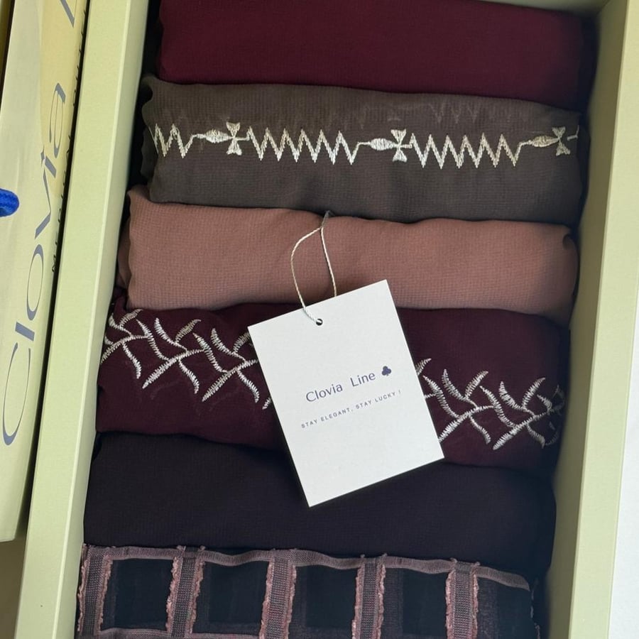 Burgendy palace plaid