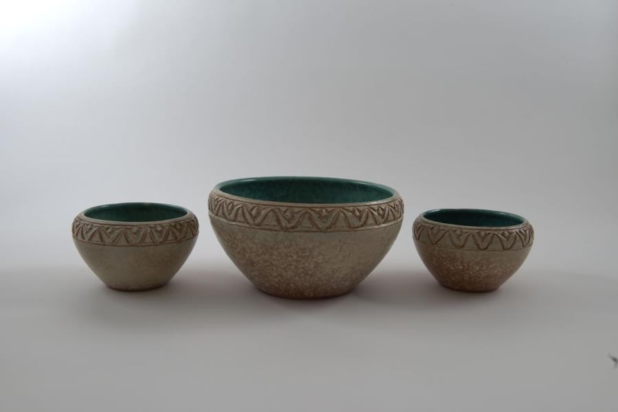 A serving set consisting of a large bowl and 2 small ones