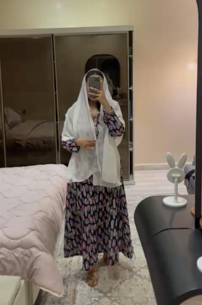 مخور حرير مع طرحة بيضاء كرستال