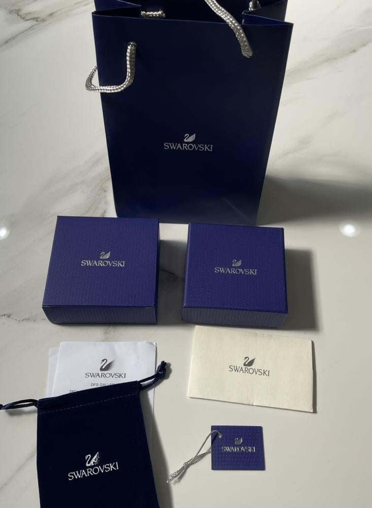 عقد swan ازرق راقصة