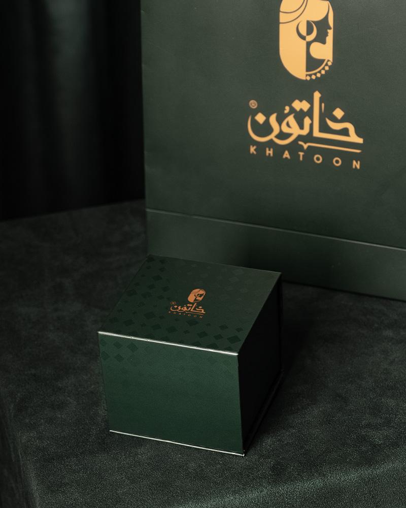 بناجر صب عريضة بلمعة الذهب في علبة إهداء فاخرة من خاتون