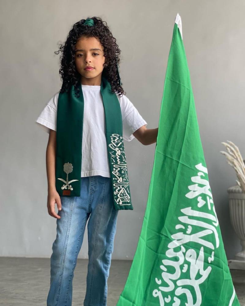 وشاح اليوام الوطني مع  ربطه الراس