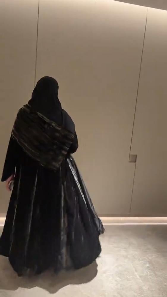 عباية رفيف مخمل