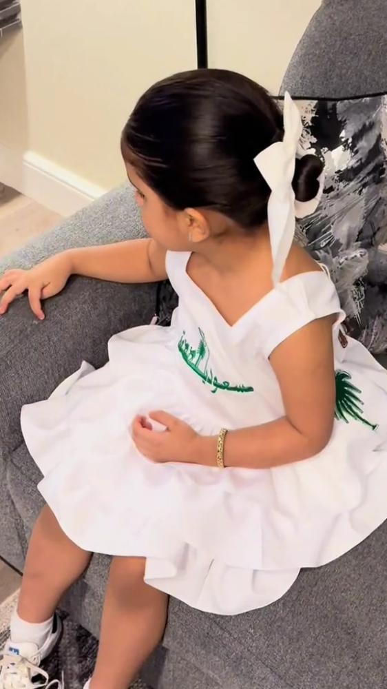 فستان  عزنا بطبعنا