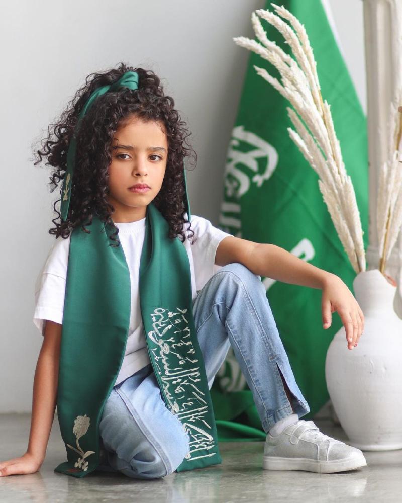 وشاح اليوام الوطني مع  ربطه الراس