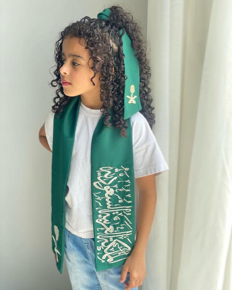 وشاح اليوام الوطني مع  ربطه الراس