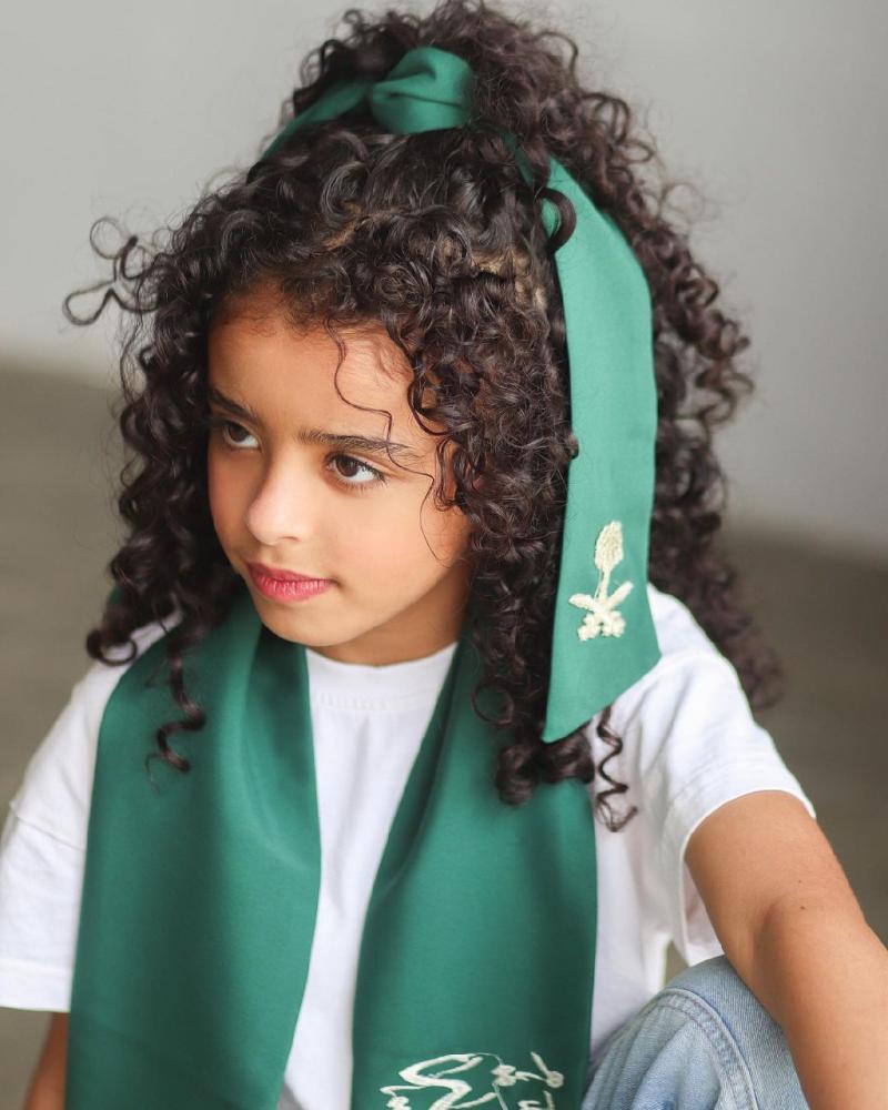 وشاح اليوام الوطني مع  ربطه الراس