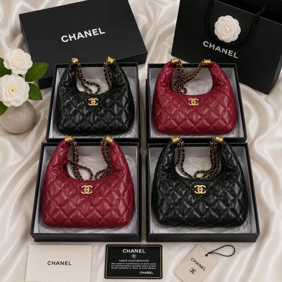 شنطة شانيل مبطنة فاخرة بسلسلة ذهبية - CHANEL
