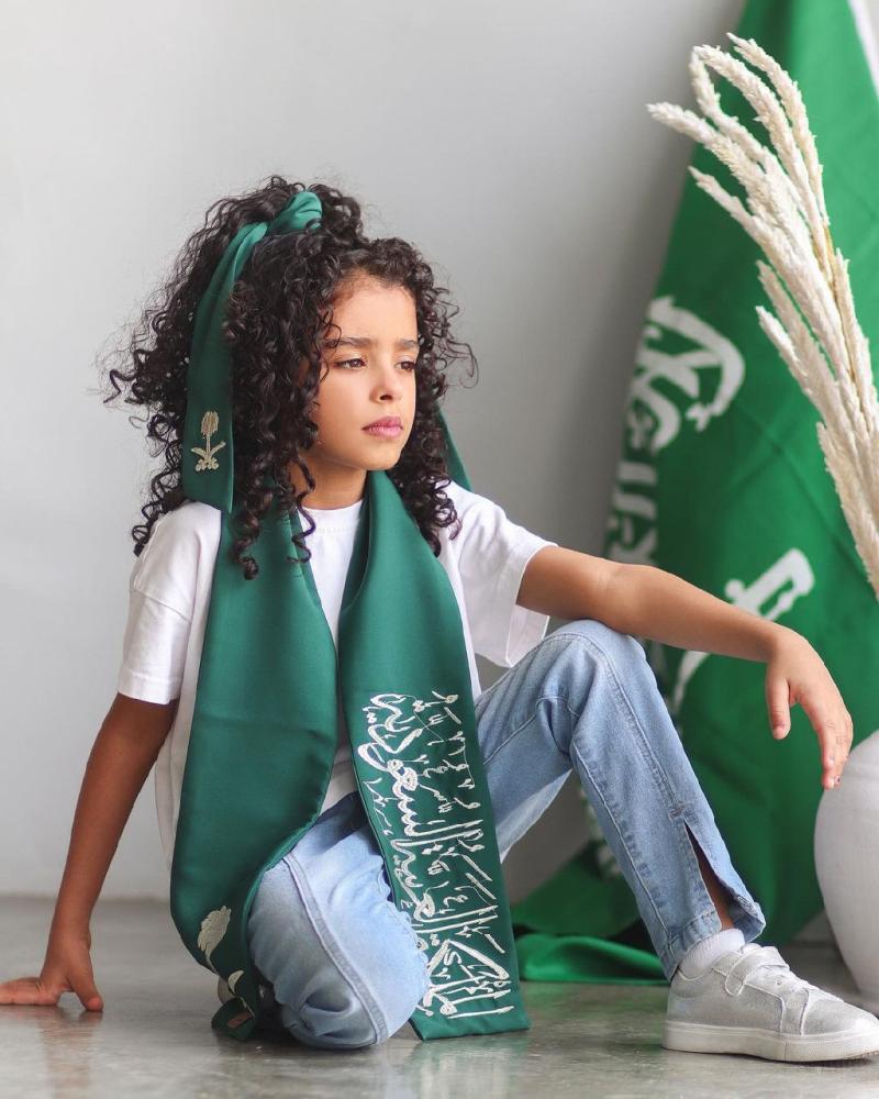 وشاح اليوام الوطني مع  ربطه الراس