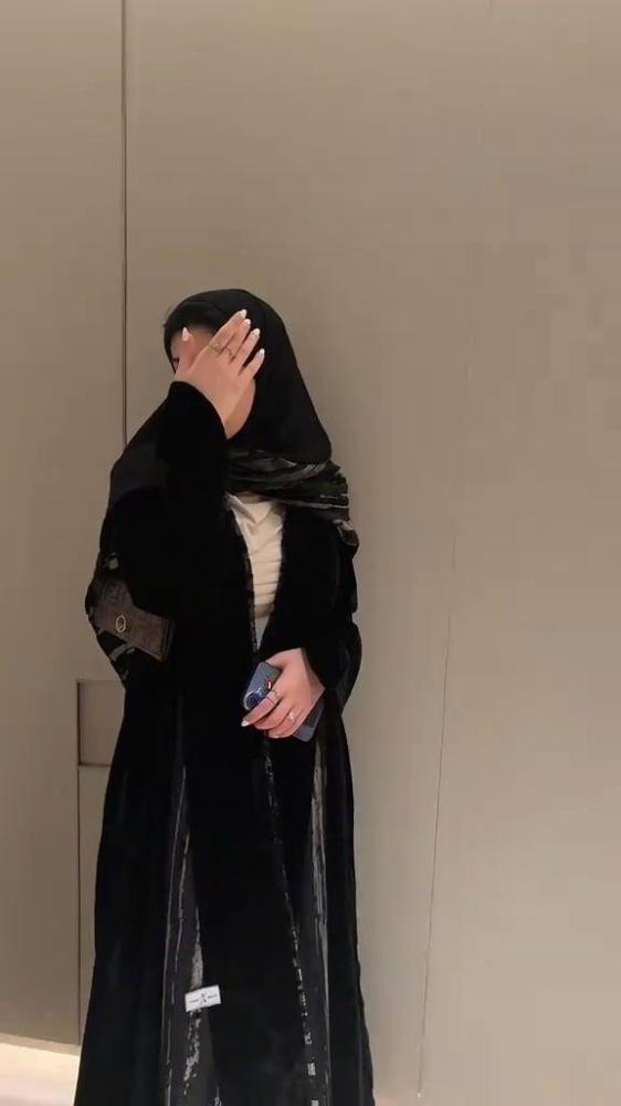 عباية رفيف مخمل