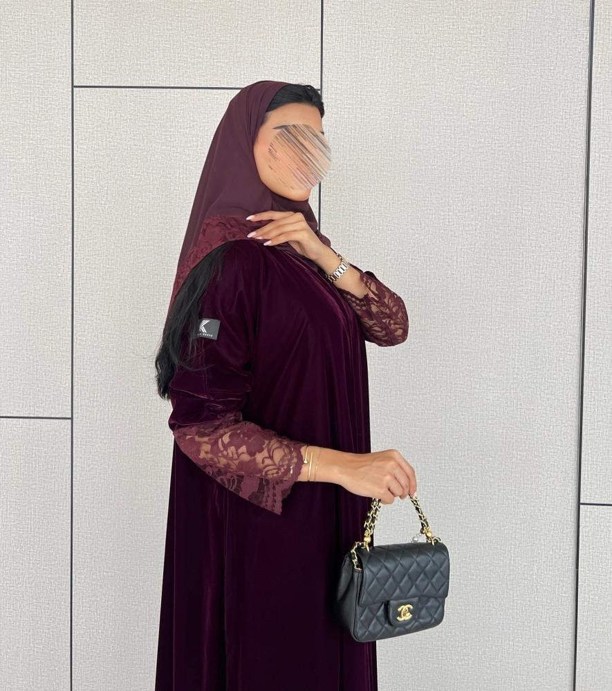 عباية مخمل مع الدنيتل  عنابي