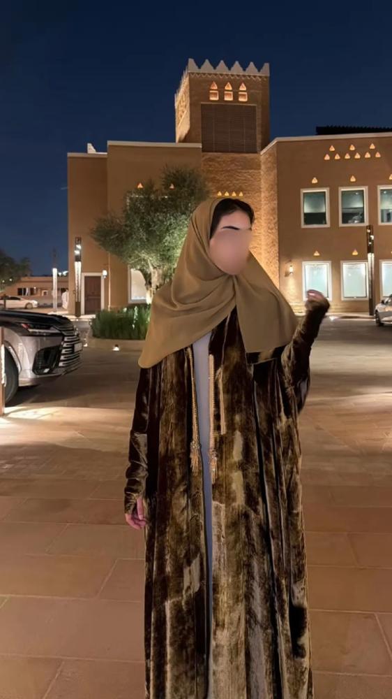 عباية  مشتت  مخمل