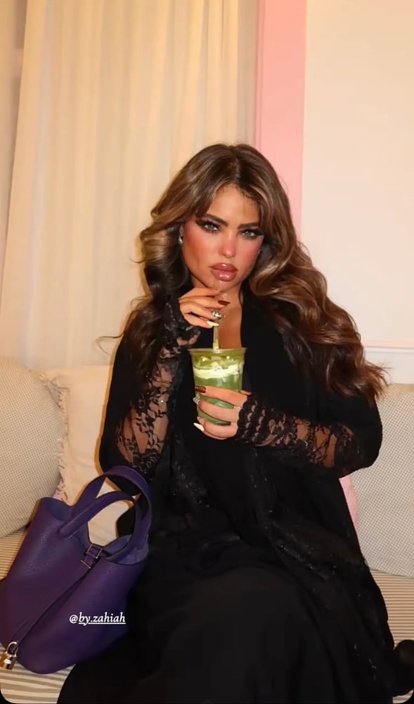 عباية اكمام دانتيل قصه A لاين