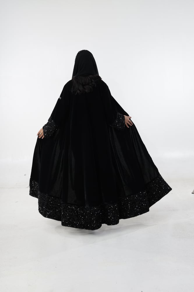 عباية مخمل