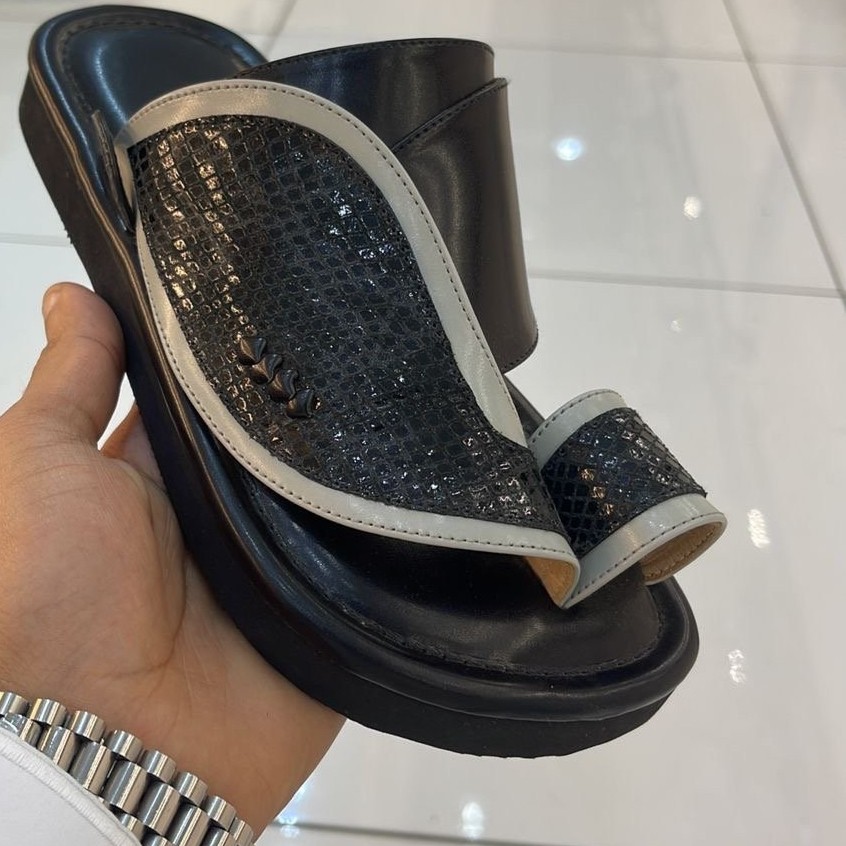 حذاء شرقي أطفال